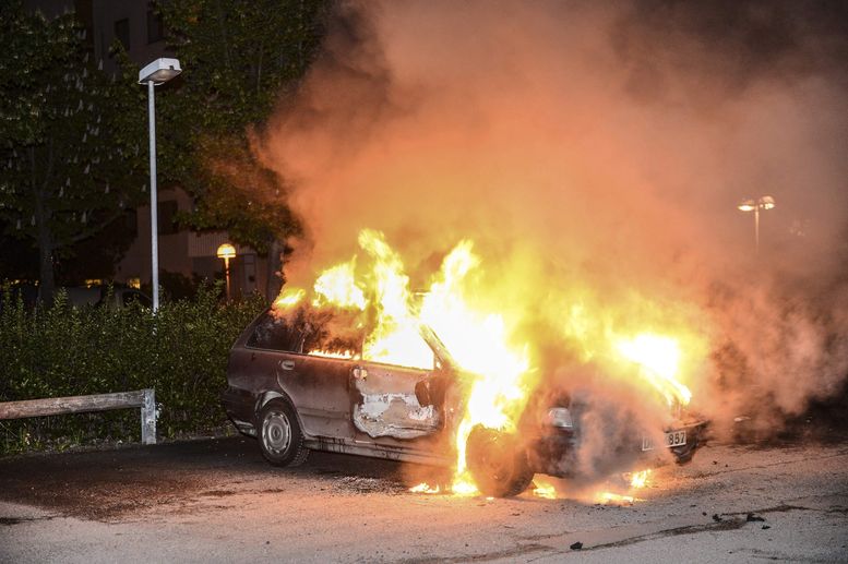 Полицията губи контрола върху Стокхолм (ВИДЕО)
