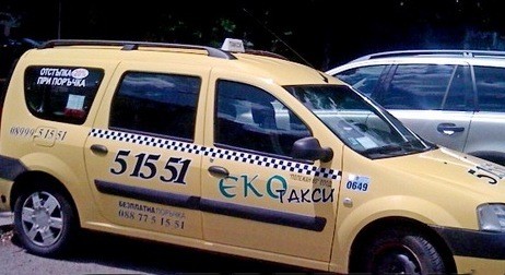 Антимафиоти закопчаха полугол мъж в бургаско такси