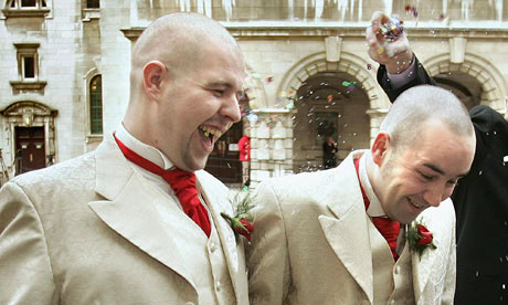 Франция ни натиска да признаем сватбите между гейове