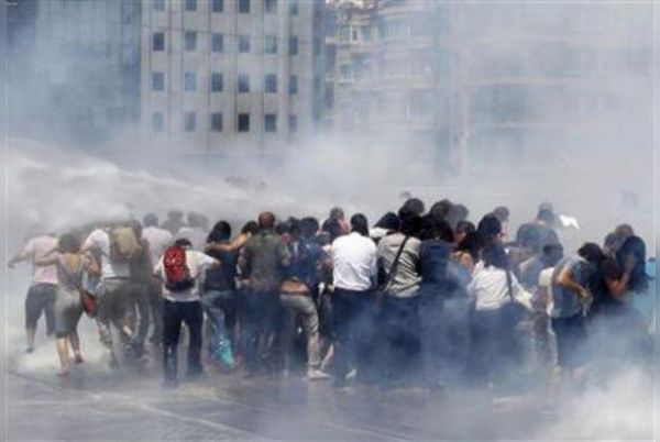 Над 1700 протестиращи са арестувани и разпитани в Турция