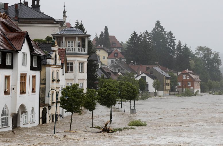 Наводнения сеят смърт в Европа: Най-малко петима загинаха, четирима са безследно изчезнали
