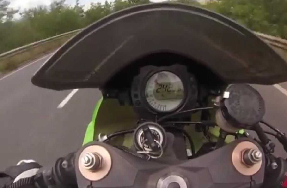 Джигит на мотор се засне как кара с 299 км/ч от Сандански до Благоевград (ВИДЕО)