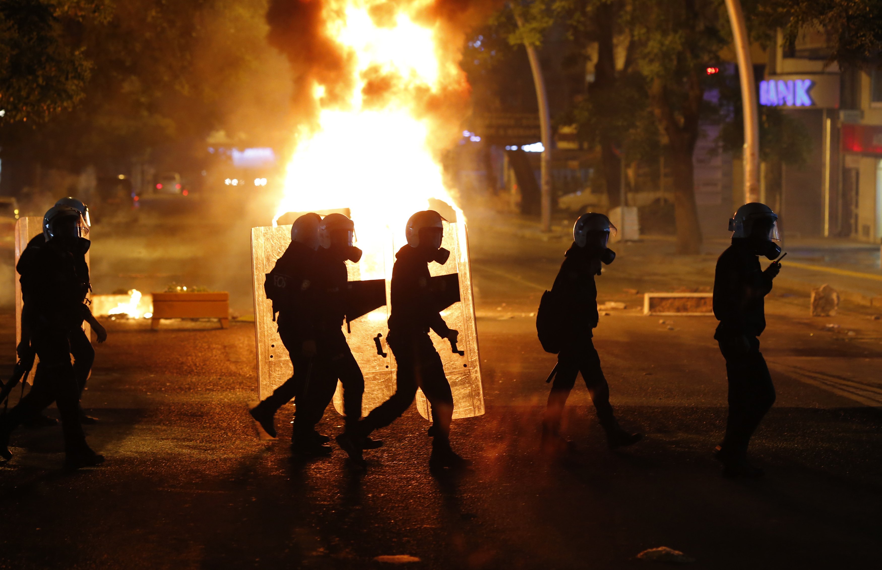 Полицай стана 4-ата жертва на протестите в Турция