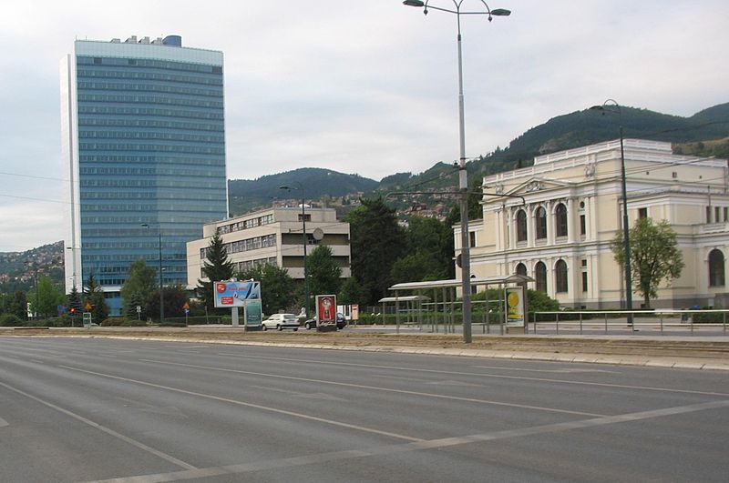 Демонстранти залостиха заложници в босненския парламент