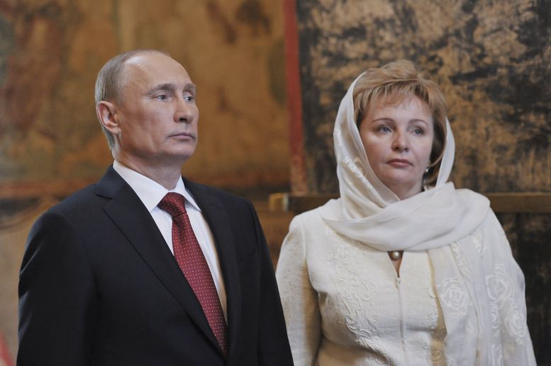 Владимир Путин бил скромен и бедно облечен на първата си среща с Людмила
