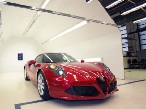 Alfa Romeo 4C с тегло само 895 кг