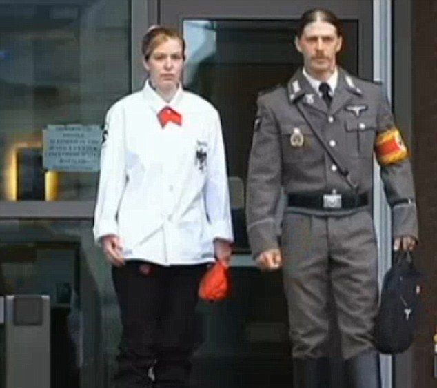 Баща-нацист кръщава сина си Адолф Хитлер и се смята за преродения дявол 