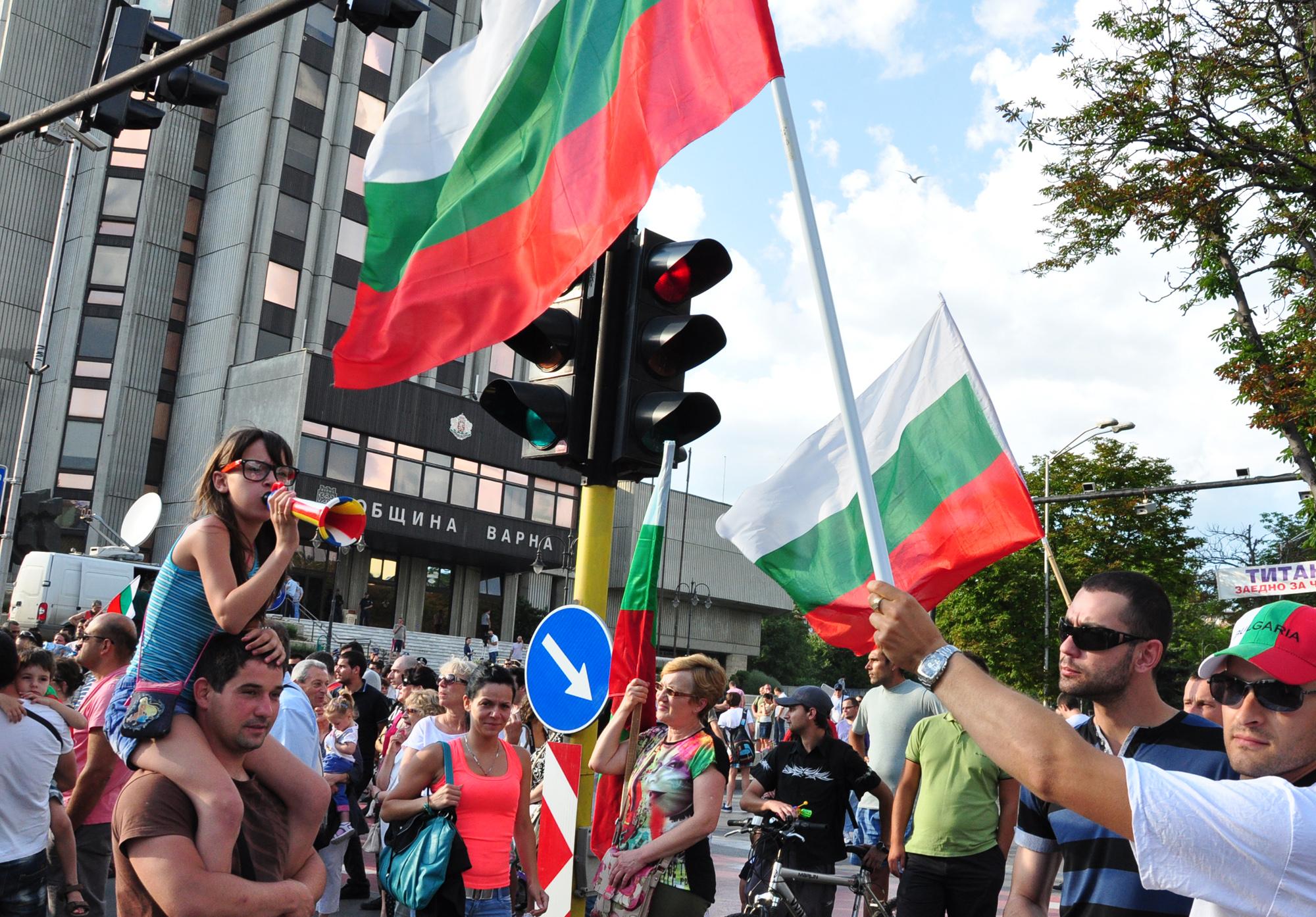 ИТАР-ТАСС: Антиправителствени митинги блокираха София