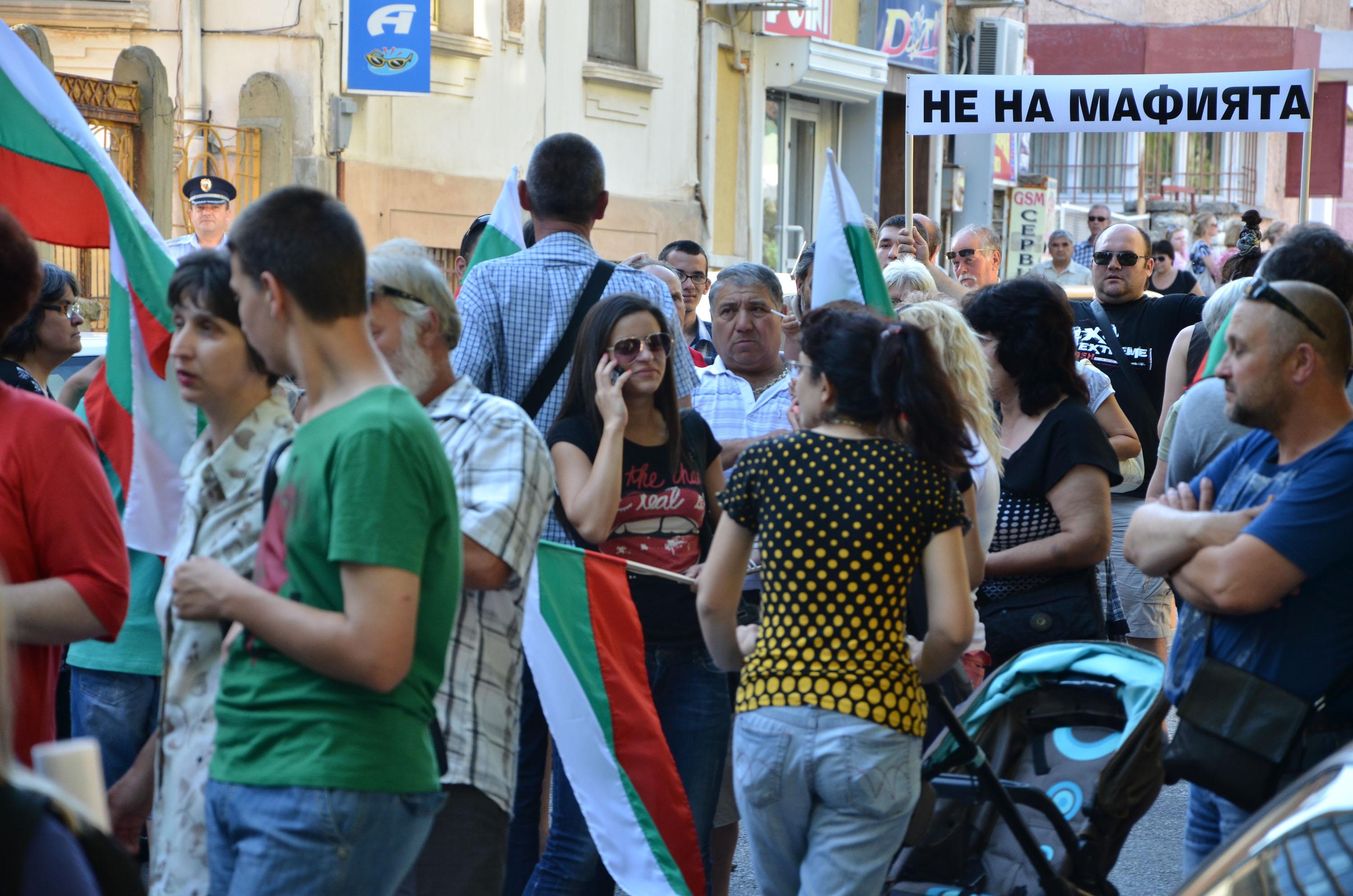 Стотици протестираха в Сливен и Благоевград (ГАЛЕРИЯ НА ПРОТЕСТА)