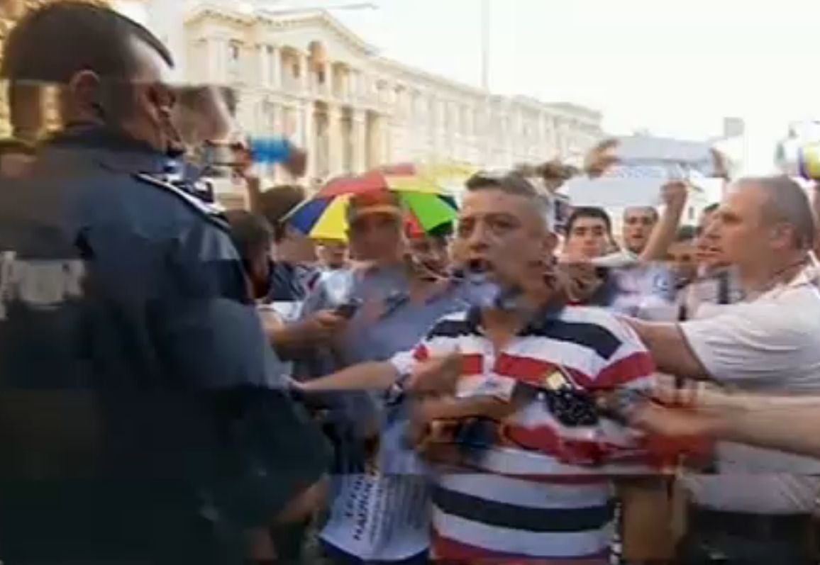 БЛИЦ TV: Вижте как арестуваха провокаторите на протеста