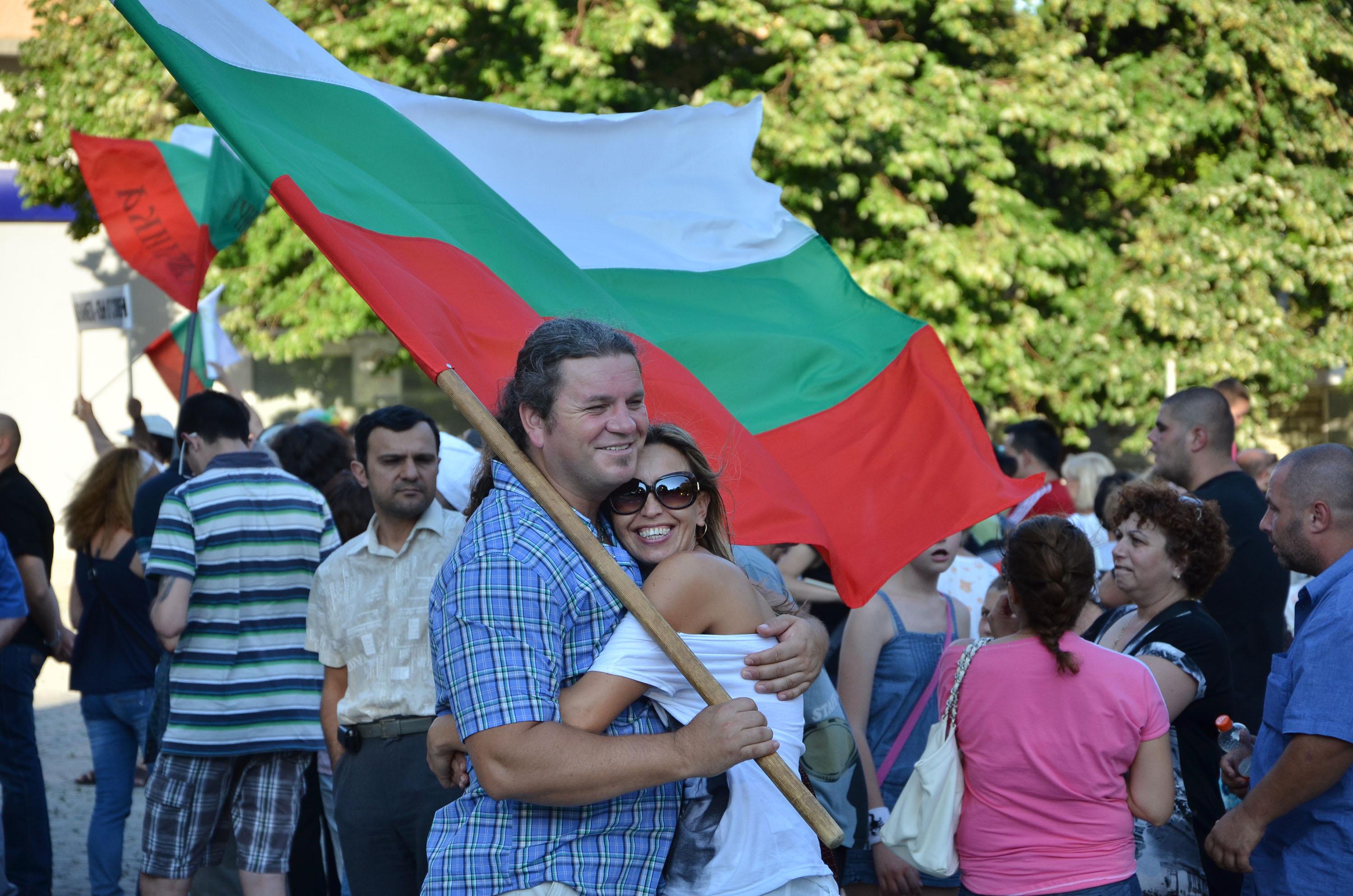 Стотици протестираха в Сливен и Благоевград (ГАЛЕРИЯ НА ПРОТЕСТА)