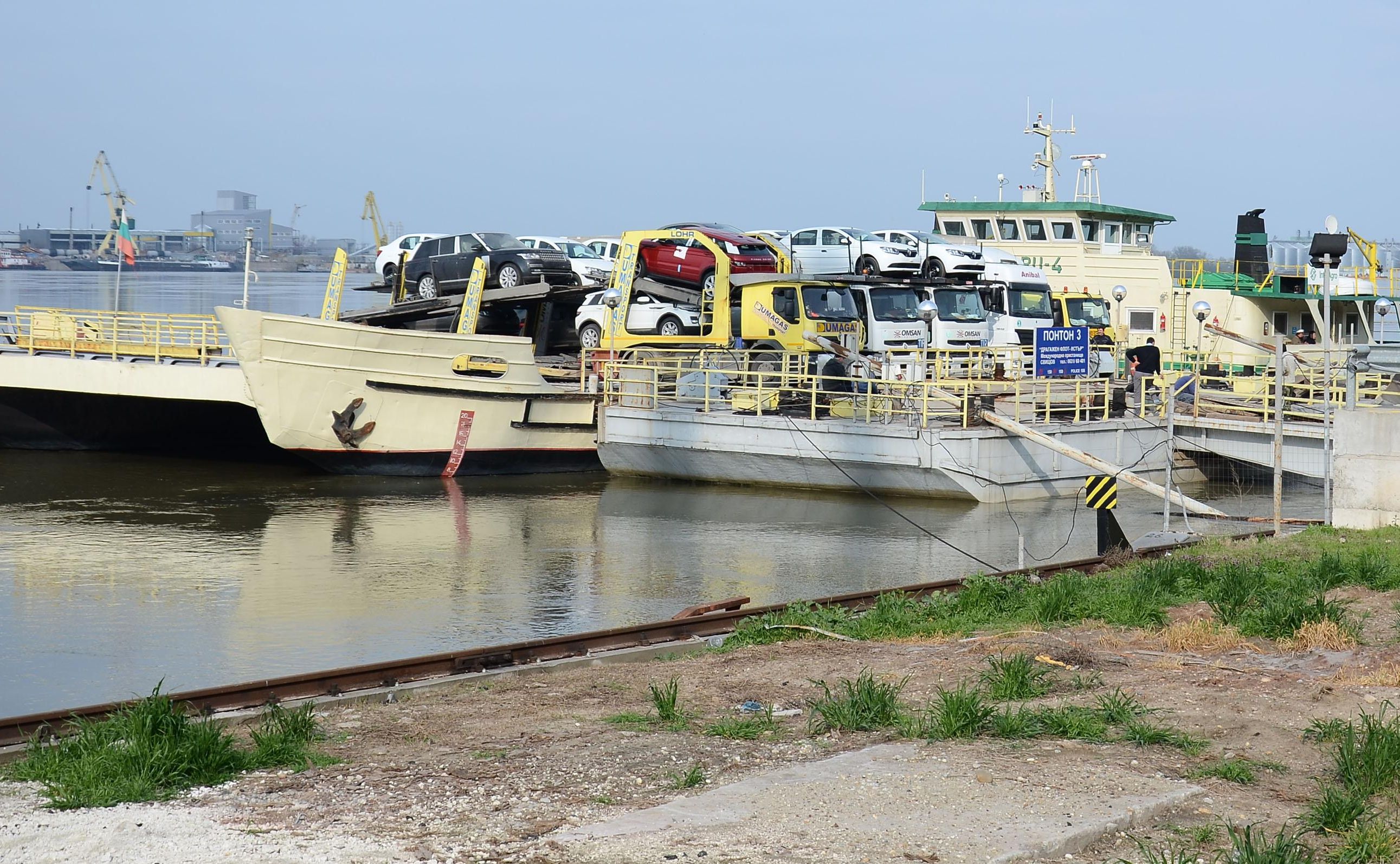 Фериботът на Оряхово смъква цената за превоз на ТИР-ове