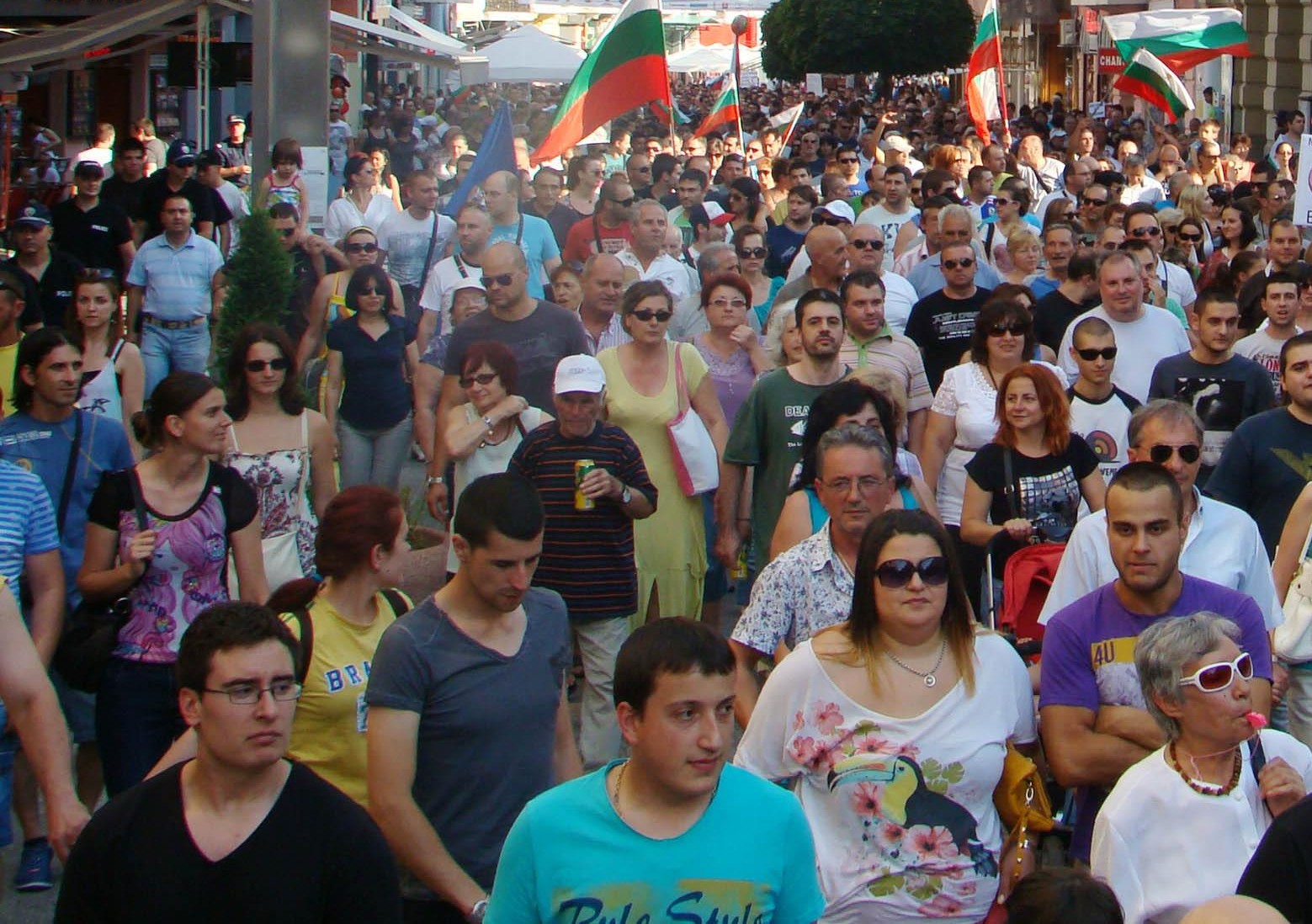 2000 на протест в Пловдив в шестия ден
