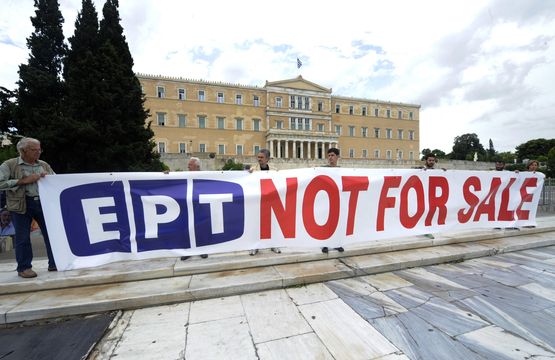 Без споразумение за затварянето на държавната телевизия на Гърция
