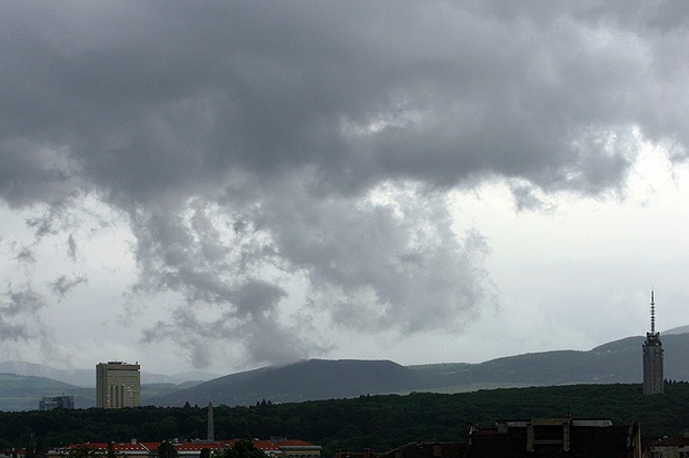 Без рекорди за жега днес, над София надвисва буря