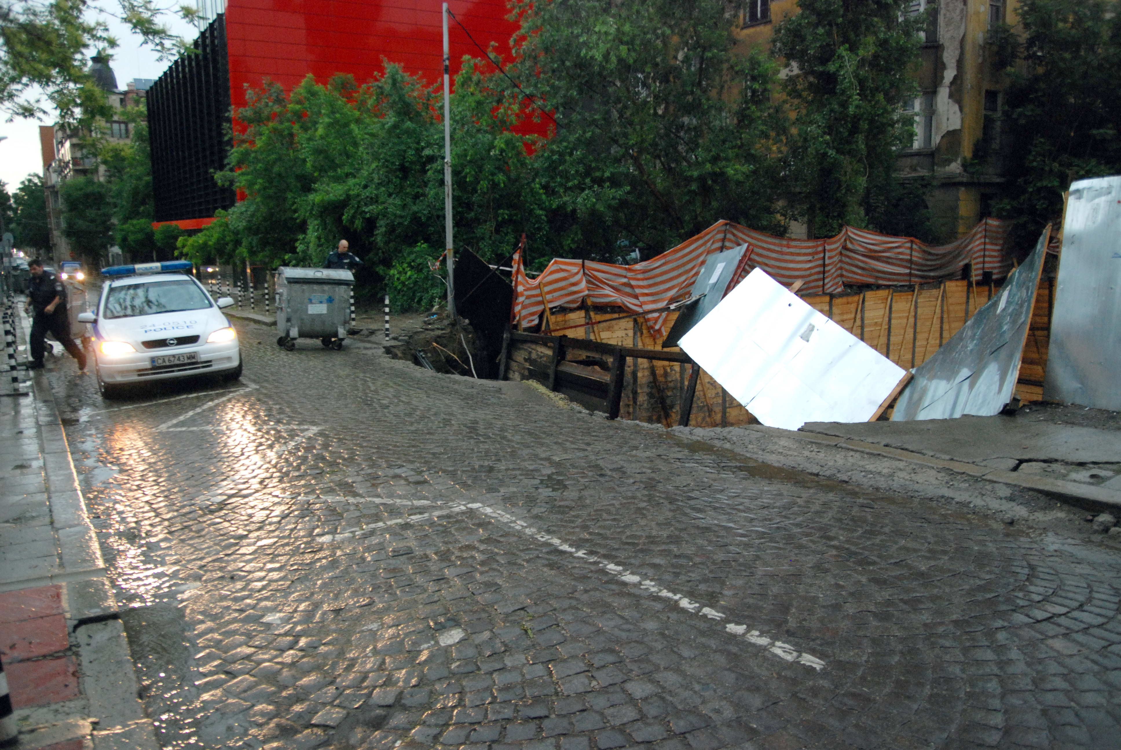 20 бона глоби за пропаднал тротоар в центъра на София