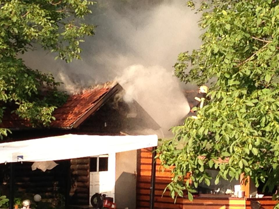 Пожарът в центъра на София е овладян (СНИМКИ)
