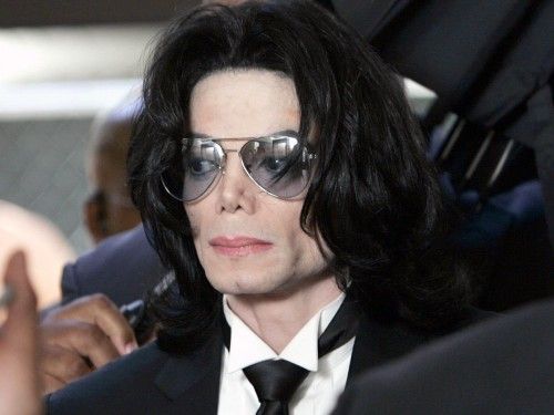 Майкъл Джексън е похарчил 35 милиона долара, за да прикрие изнасилванията на десетки момченца