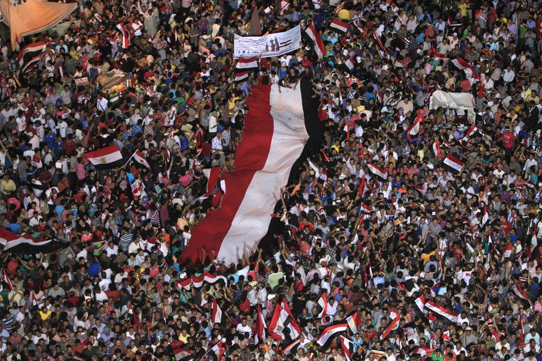 Египетската полиция подкрепи армията и обеща да защити демонстрантите