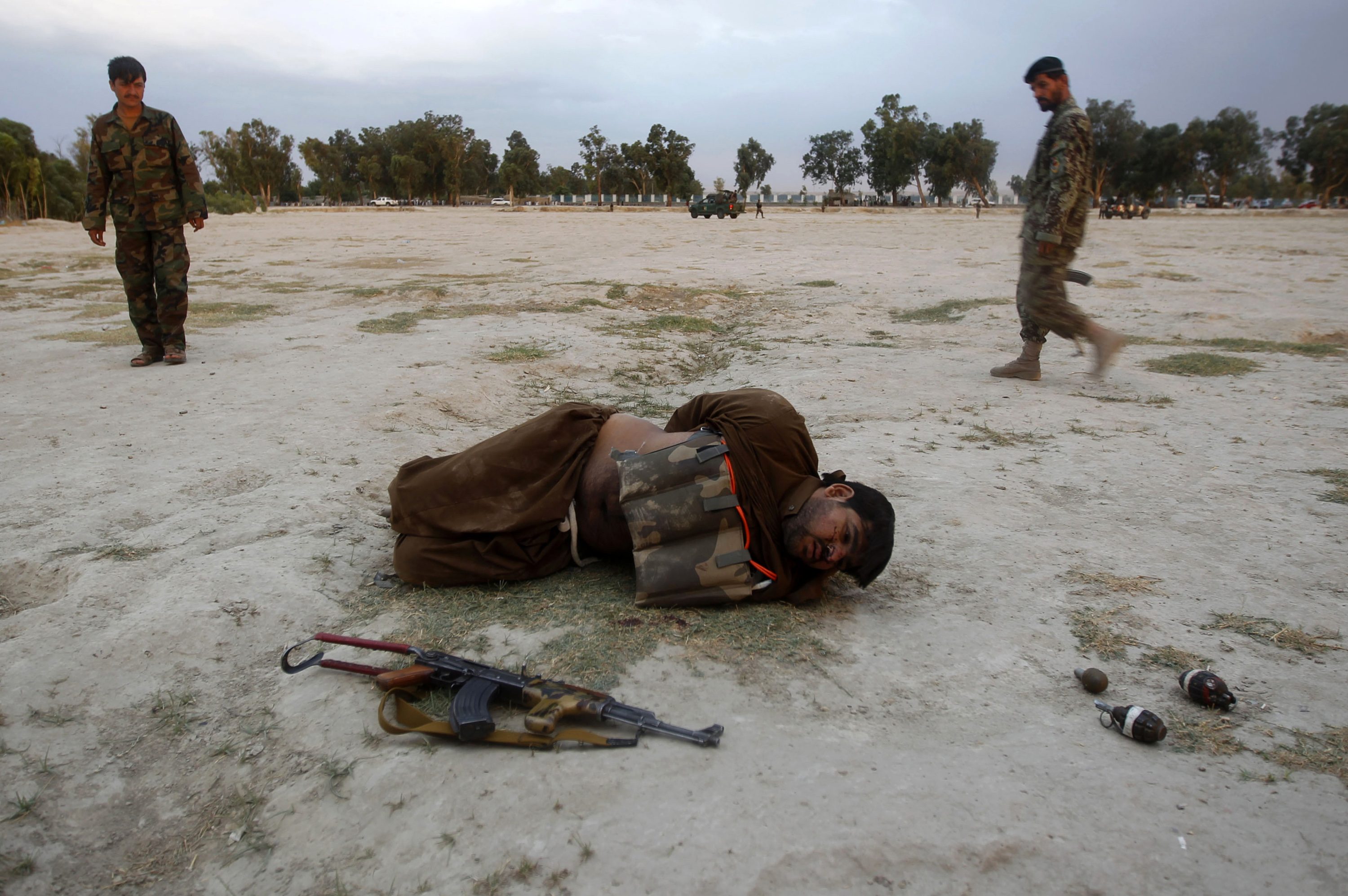 Със зрелищна акция обезвредиха камикадзе в Афганистан (СНИМКИ/ВИДЕО)