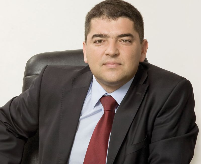 Шефът на общинарите в Димитровград взима 25 бона заплата