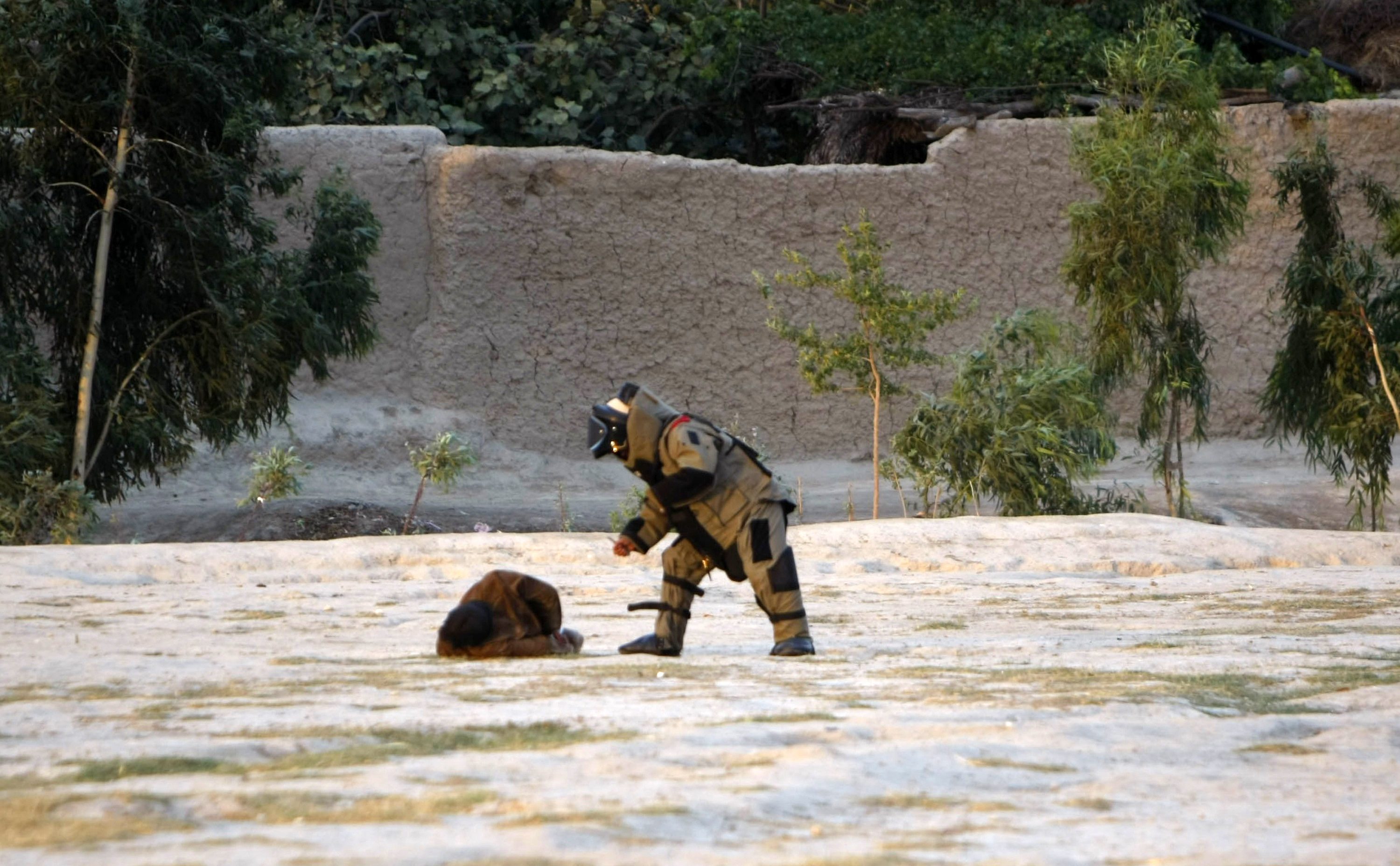 Със зрелищна акция обезвредиха камикадзе в Афганистан (СНИМКИ/ВИДЕО)
