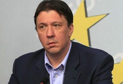 Явор Куюмджиев: Няма да се увеличат дълговете на НЕК с поевтиняването на тока 