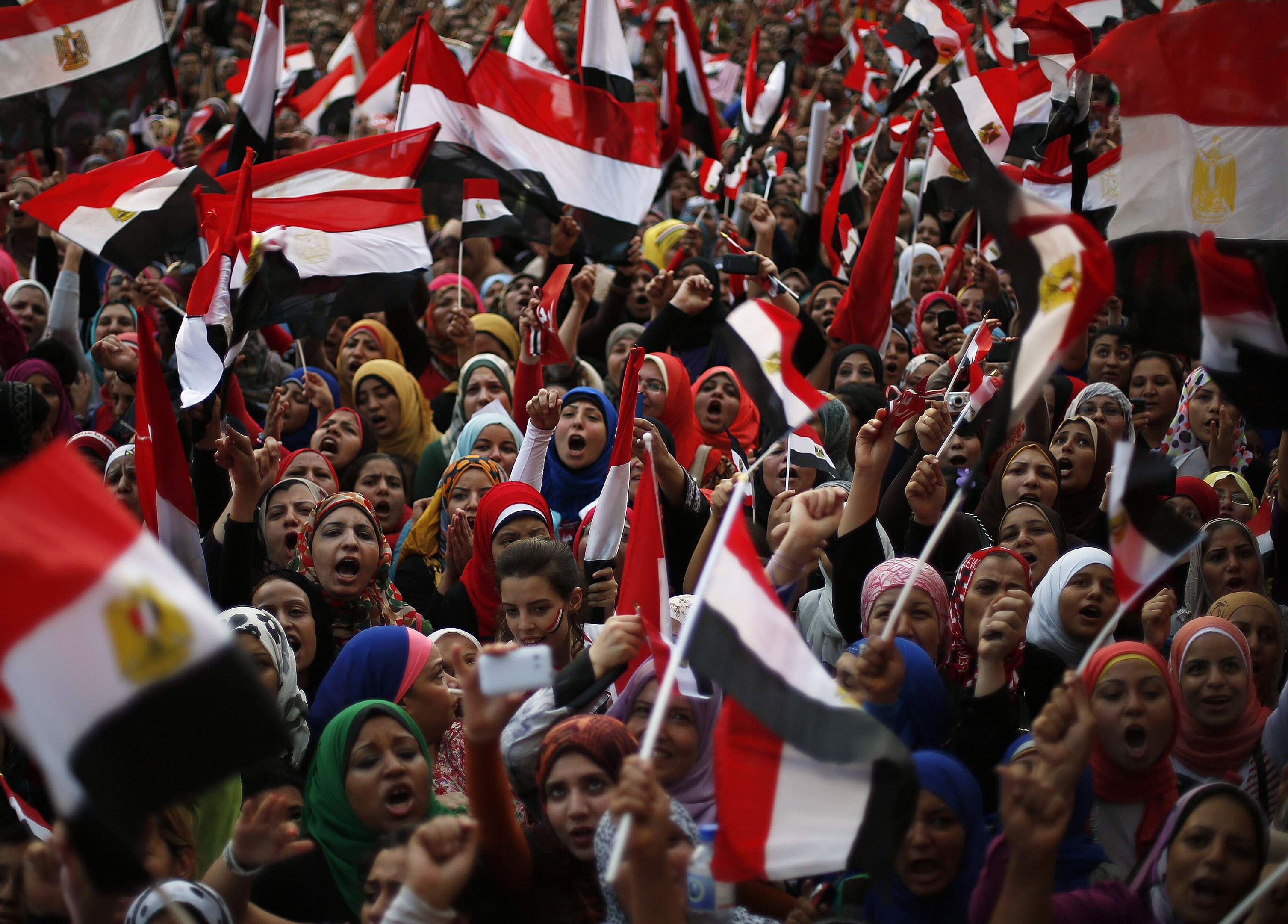 Около 100 жени са изнасилени по време на протестите в Кайро