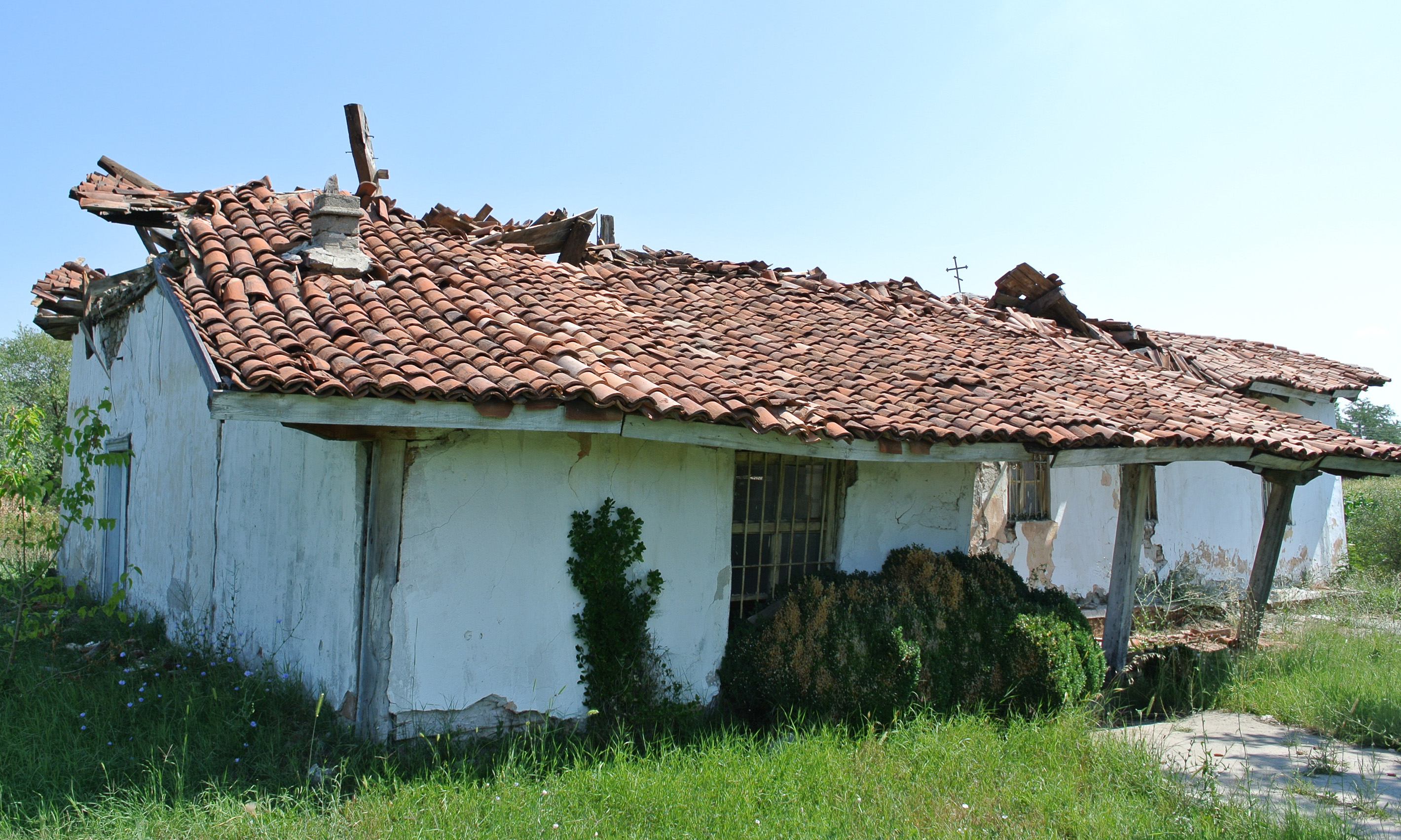 Възстановяват рухналата църква в Симеоновград