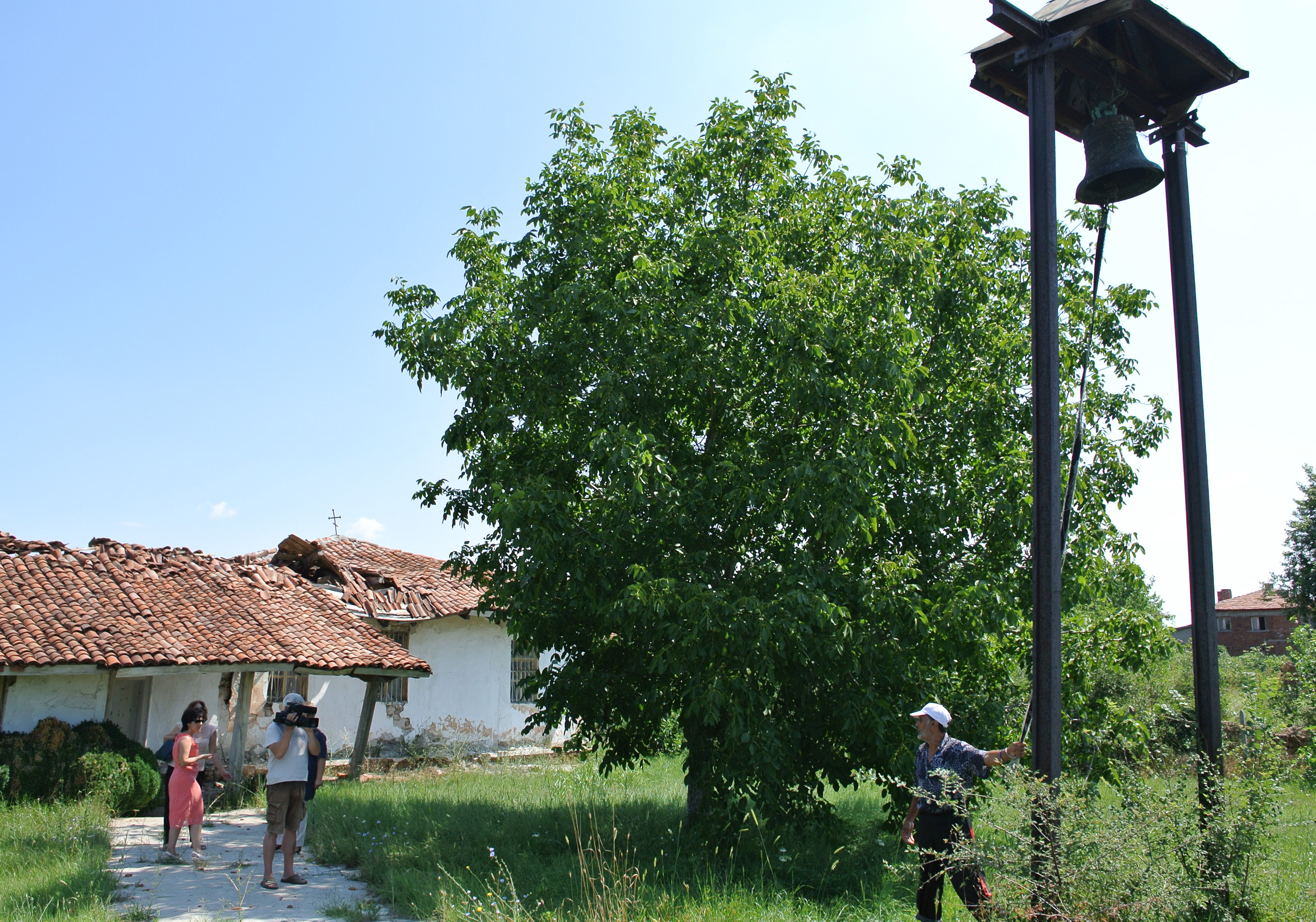 Възстановяват рухналата църква в Симеоновград