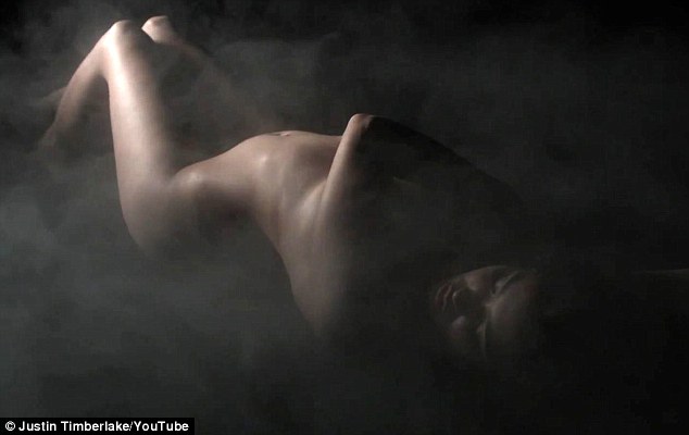 Забраниха клип на Джъстин Тимбърлейк заради голи гърди (СНИМКИ/ВИДЕО)