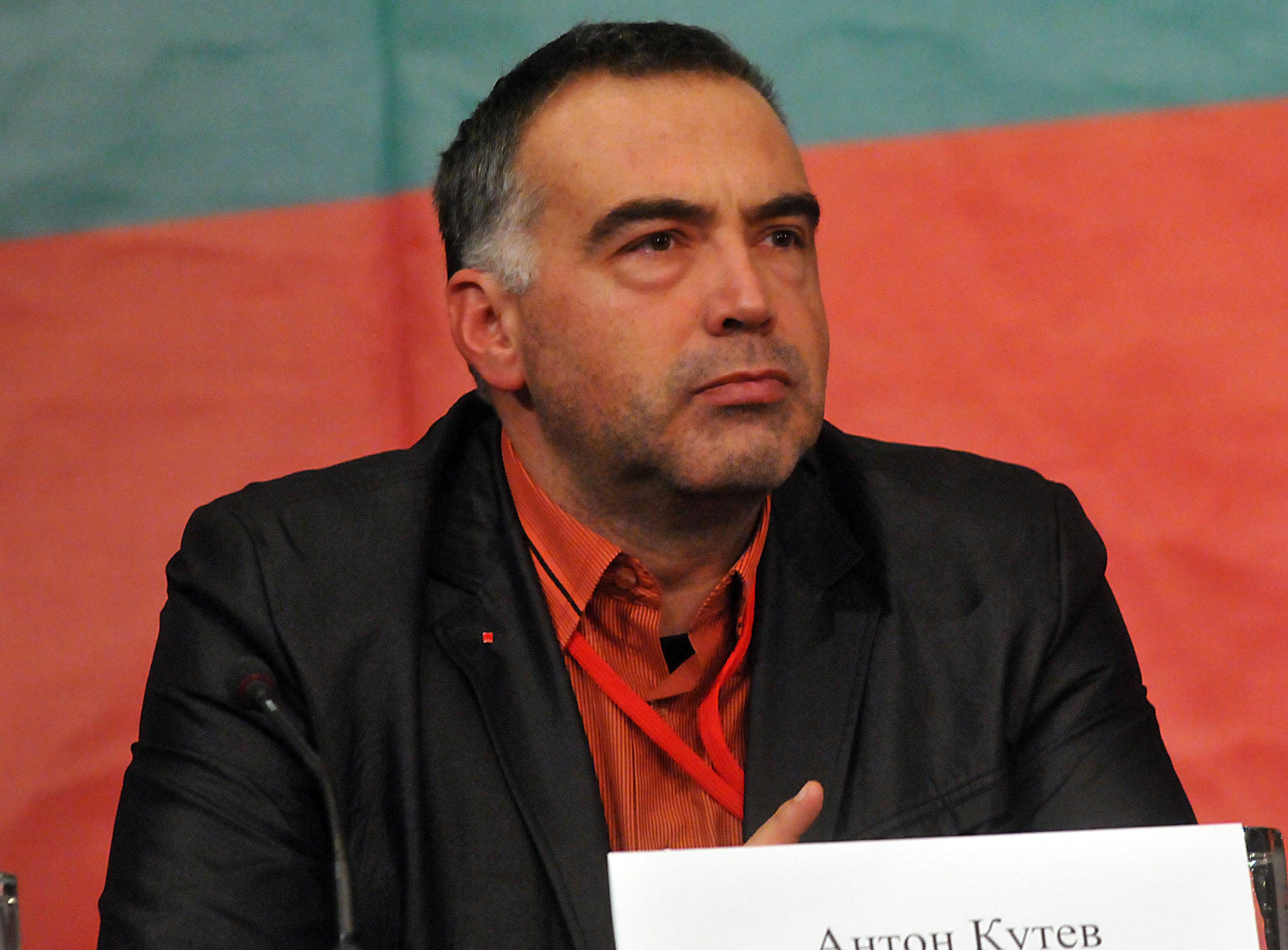 Антон Кутев пред БЛИЦ: Есемесите са пуснати нарочно, докато обсъждахме бюджета