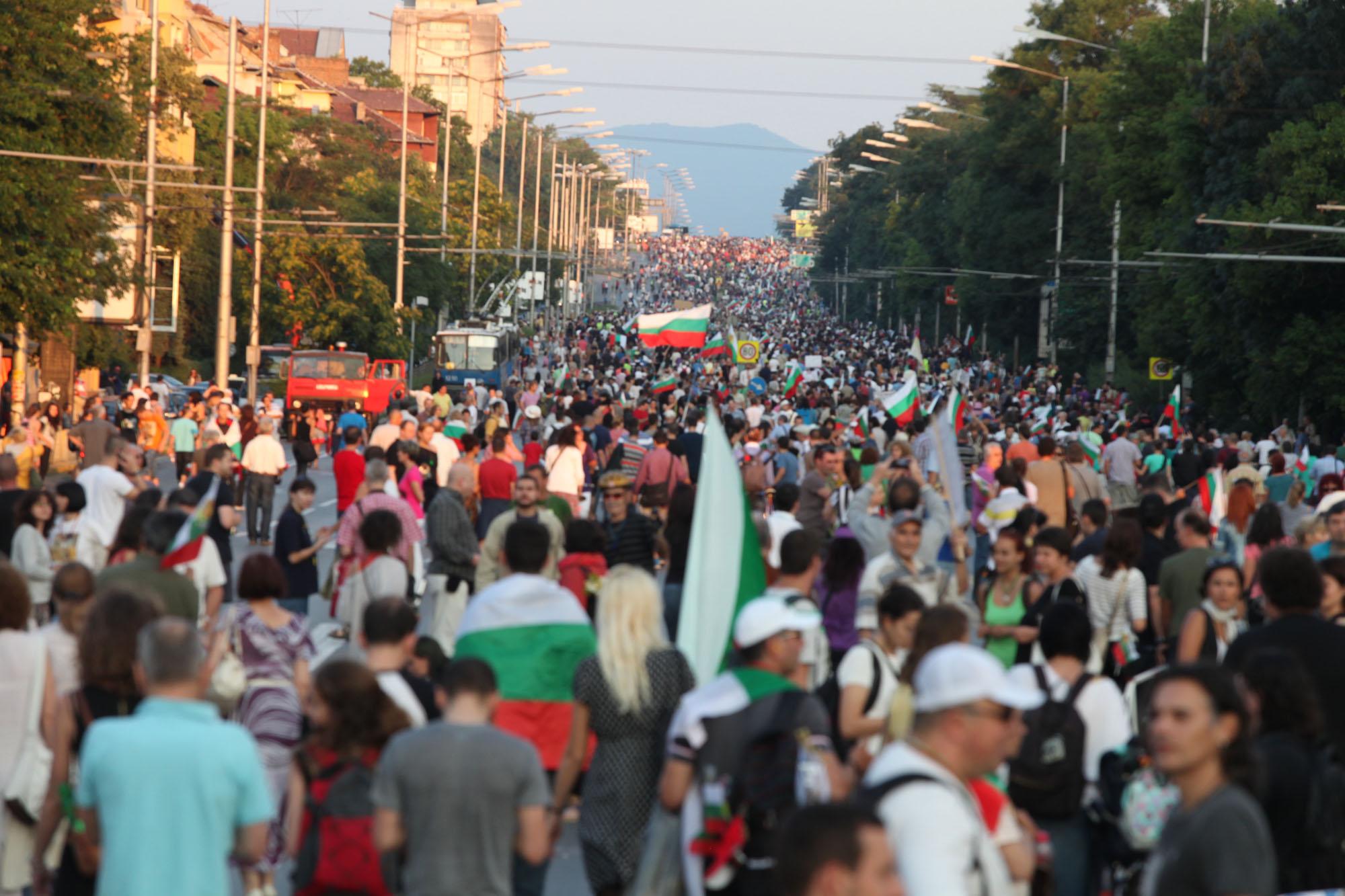 БНР: Над 30 000 били протестиращите снощи по &quot;Цариградско шосе&quot;