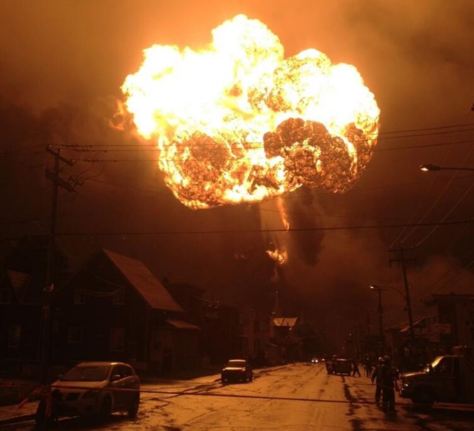 Очевидец на адския взрив в Канада: Центърът на града бе потопен в море от огън за секунди (СНИМКИ)