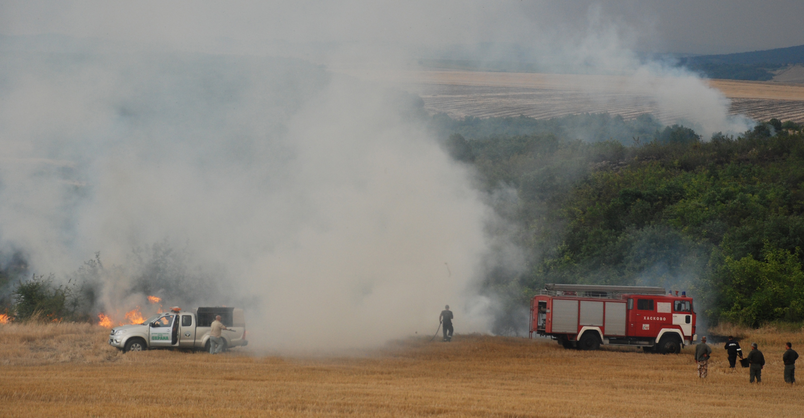 Пожар избухна на границата ни с Турция (СНИМКИ)