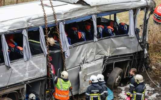 Седем убити в катастрофа с автобус с български номер в Украйна 
