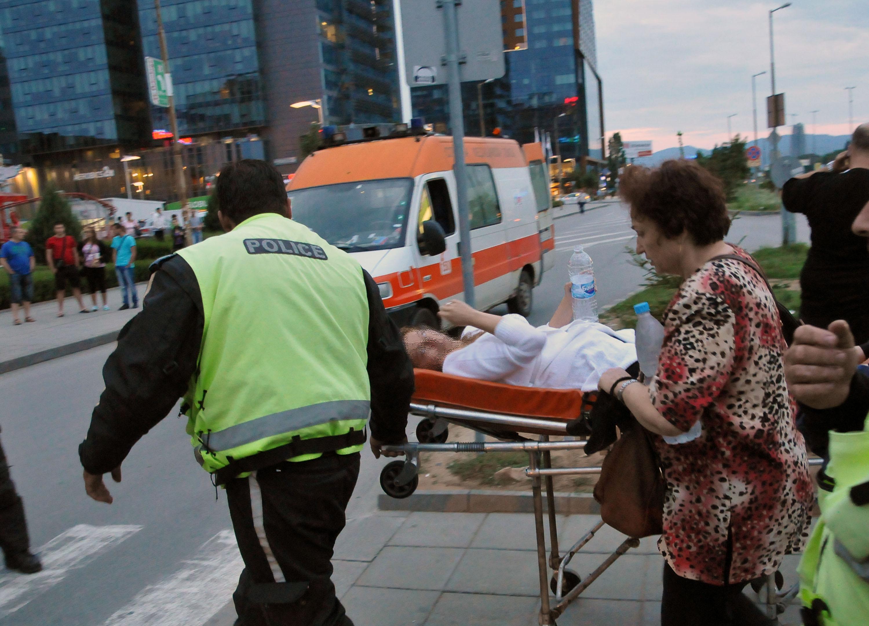 Момиченце в кома, жена в клинична смърт и още 10 ранени след касапницата на “Цариградско шосе” (ОБЗОР)