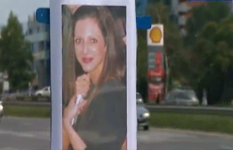 Приятели сложиха некролог на загиналата Станислава на злополучната спирка пред мола