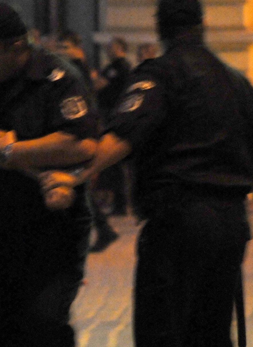 Моторист и пиян шофьор опитаха да пресекат протеста, единият мина през крака на полицай