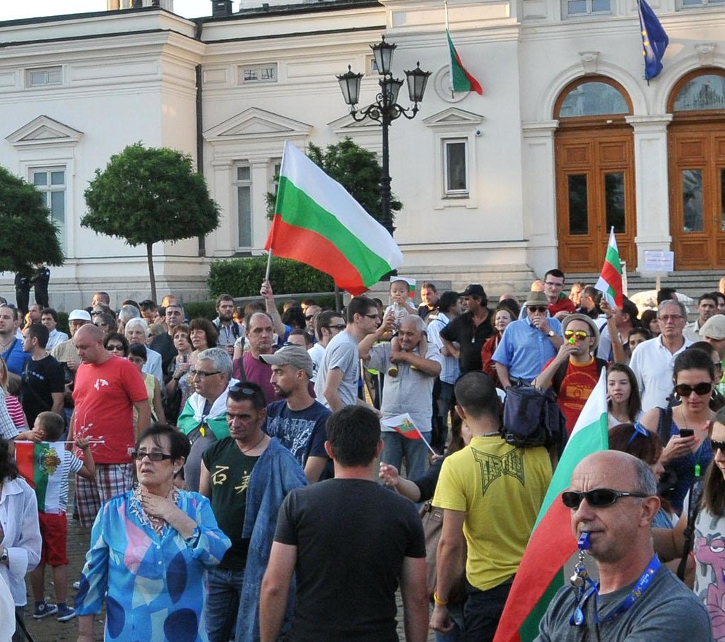 “Сова Харис”: 43% искат кабинетът на Орешарски да работи по план до май 2014 г. 