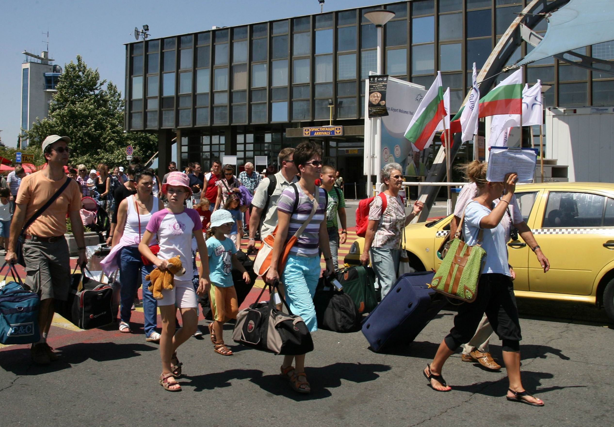 На летището в Бургас израелските туристи са отделени от останалите