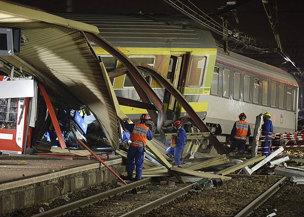 Мародери са атакували железопътната катастрофа във Франция