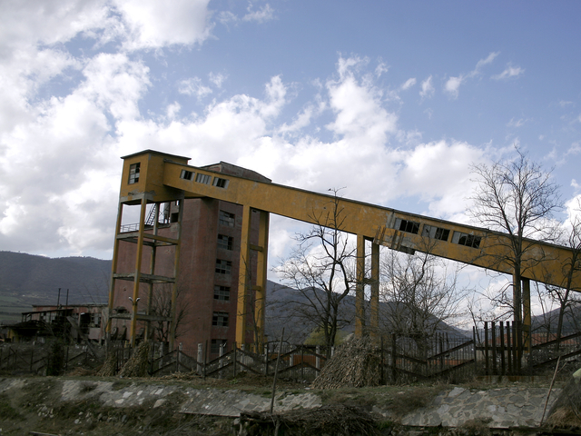20 миньори разчистват срутването в рудник „Ораново”