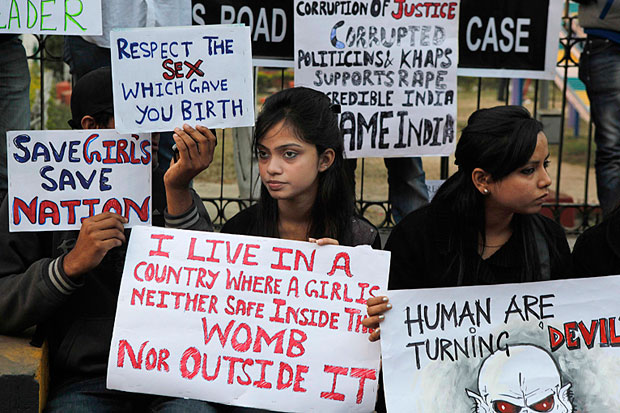Гнусно групово изнасилване на малолетни ученички в Индия