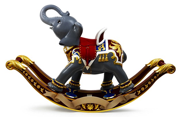 Кралският наследник на Кейт и Уилям ще се люлее на слонче за 70 000 британски лири