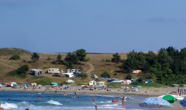 Частник загради плажа на къмпинг “Корал”