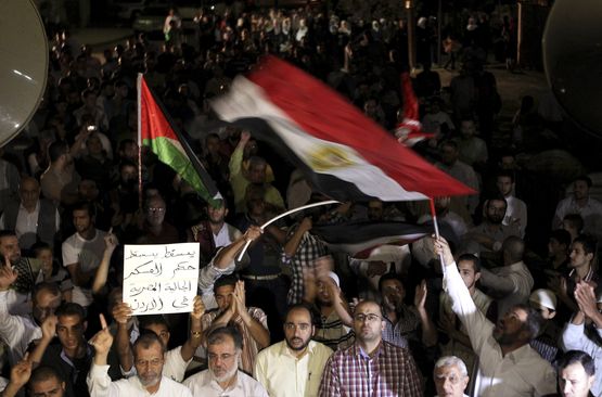 Египетските военни поставиха 48-часов ултиматум на „Мюсюлмански братя”