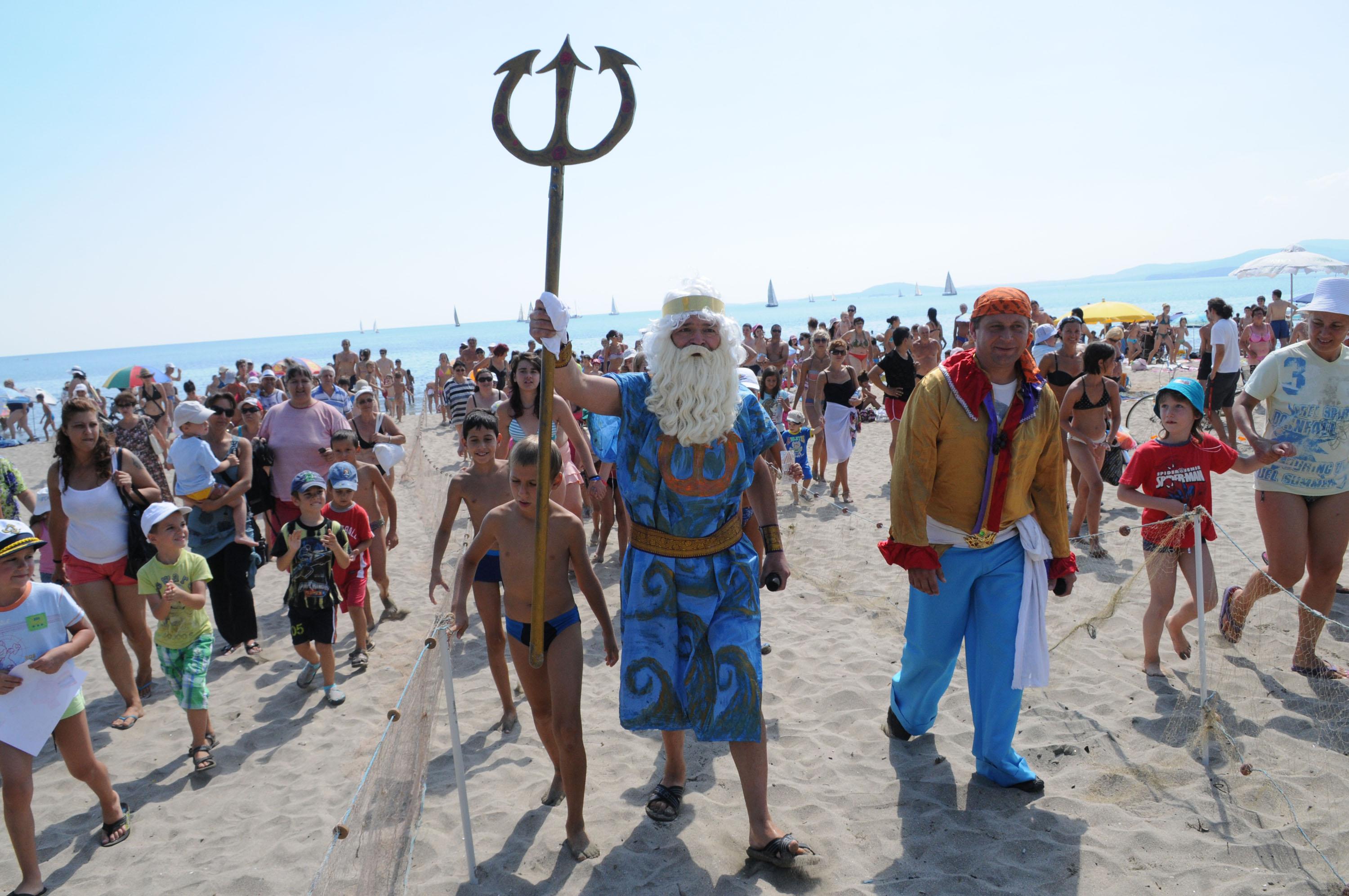 Митичният бог Нептун акостира на бургаския бряг (СНИМКИ)