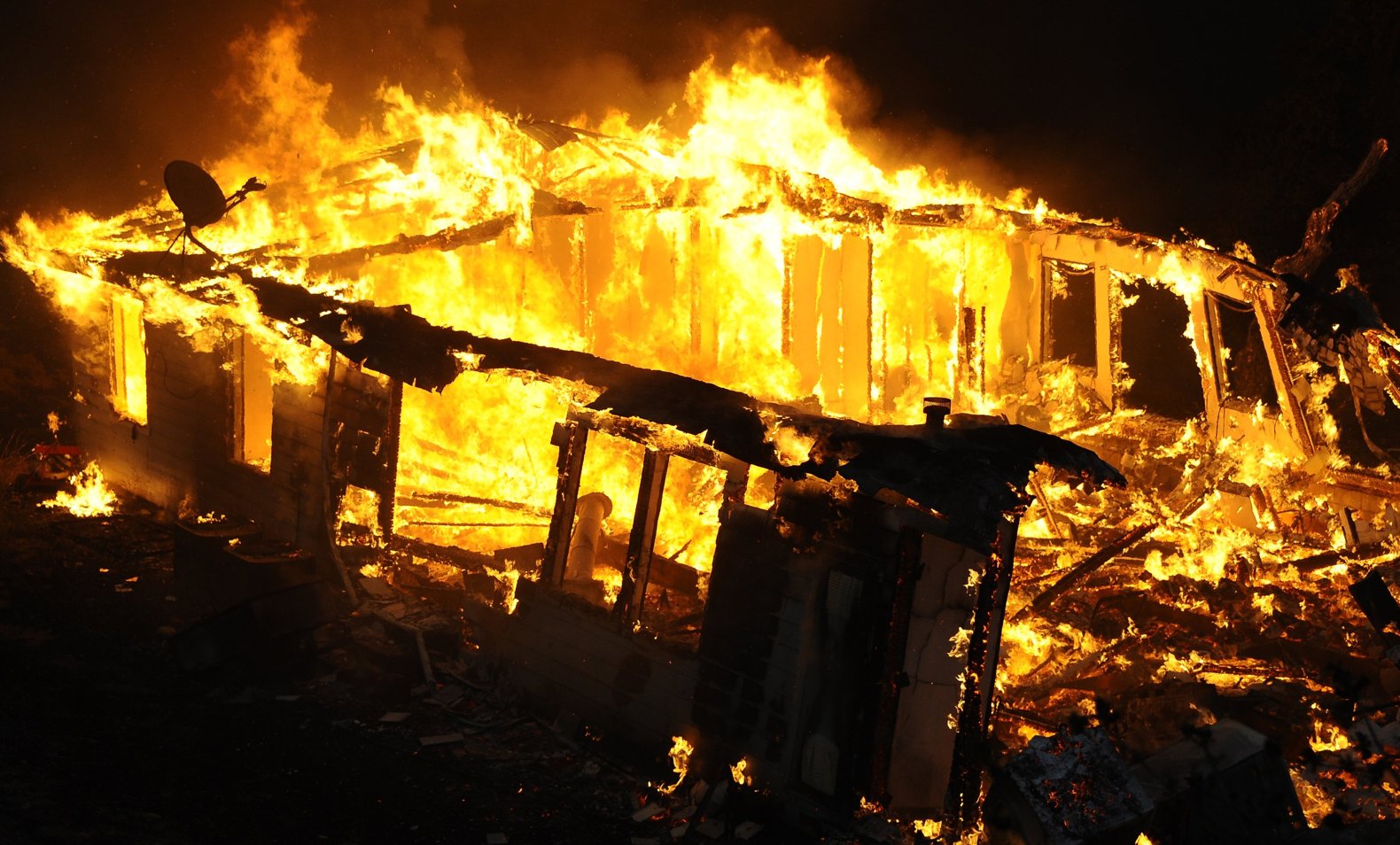 Огнен ад поглъща Калифорния, рани петима (СНИМКИ/ВИДЕО)