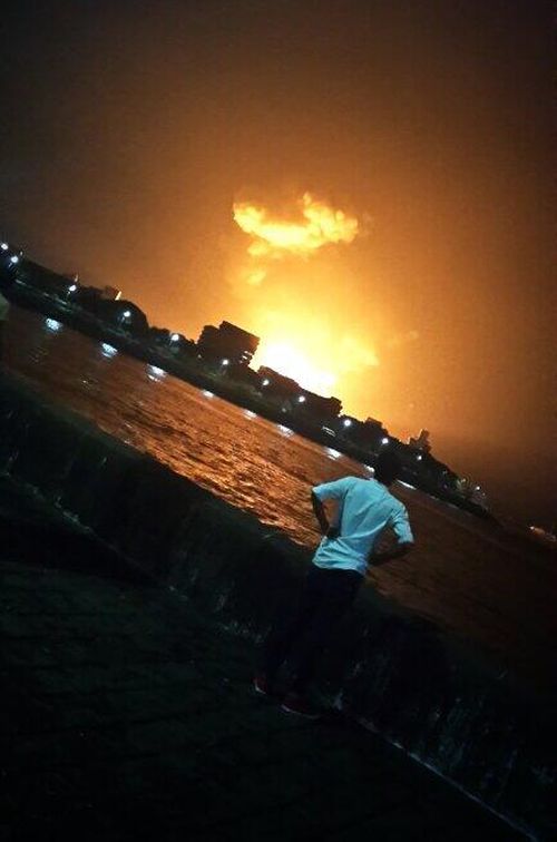 Индийска подводница се взриви в пристанището на Мумбай (ВИДЕО)